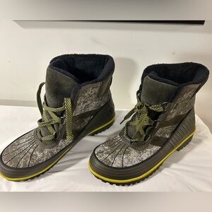 NWOB Sorel Tivoli II Waterproof Snow Boots in Peat Moss Green 8.5
